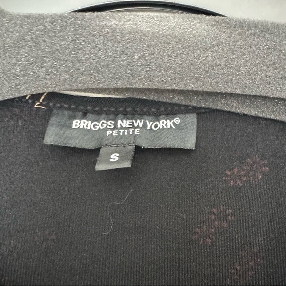 Women’s Red floral quarter sleeve top - Picture 2 of 3